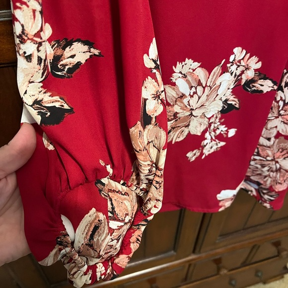 Maurice’s size XL red floral print blouse - Picture 4 of 5